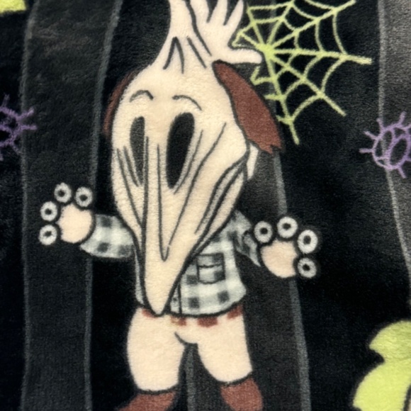 BEETLEJUICE | NWT Soft Plush Throw - Picture 4 of 8